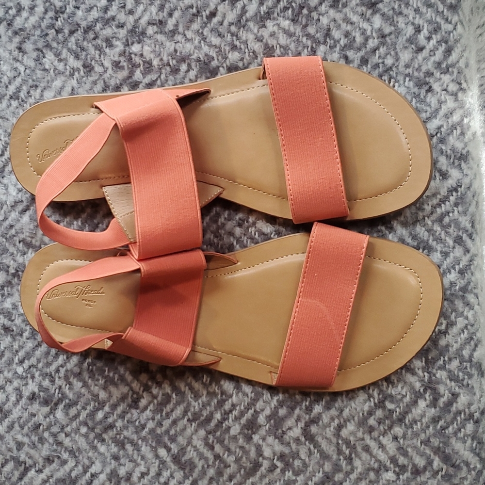 Universal Threads size 9 peach sandals